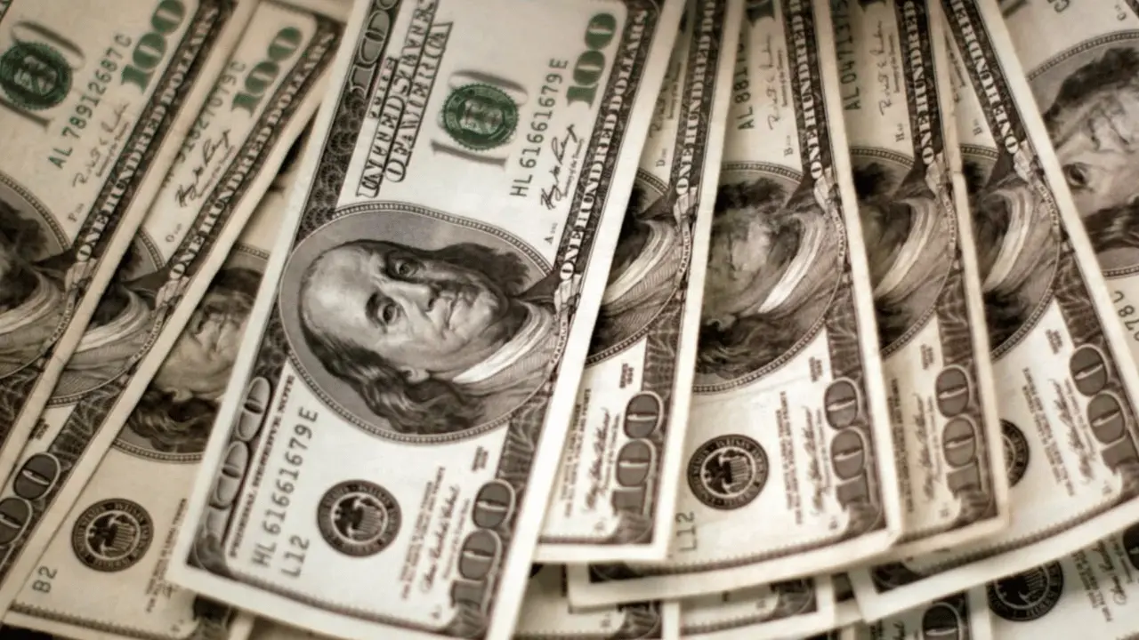 سعر صرف الدولار مقابل الجنيه اليوم الجمعة بعد القفزة الأخيرة